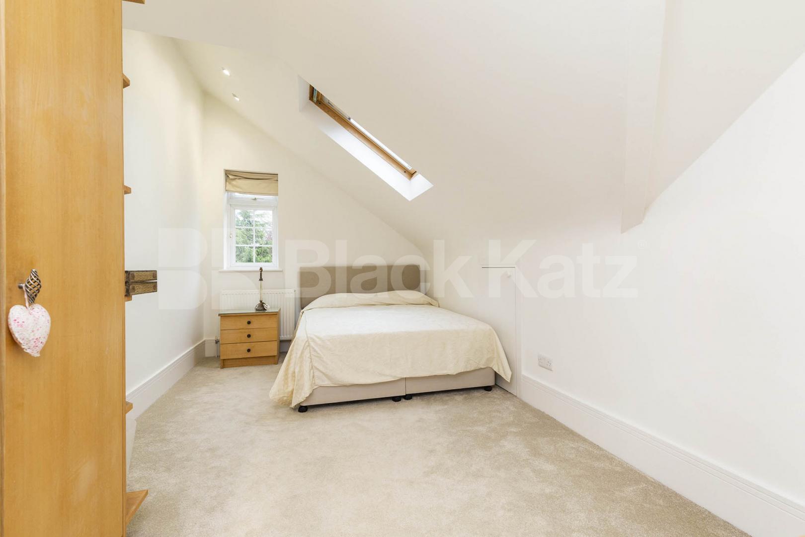 Super 5 bed 2 bath family home with a stunning cinema room and garden Barnet Gate Lane, Arkley Barnet